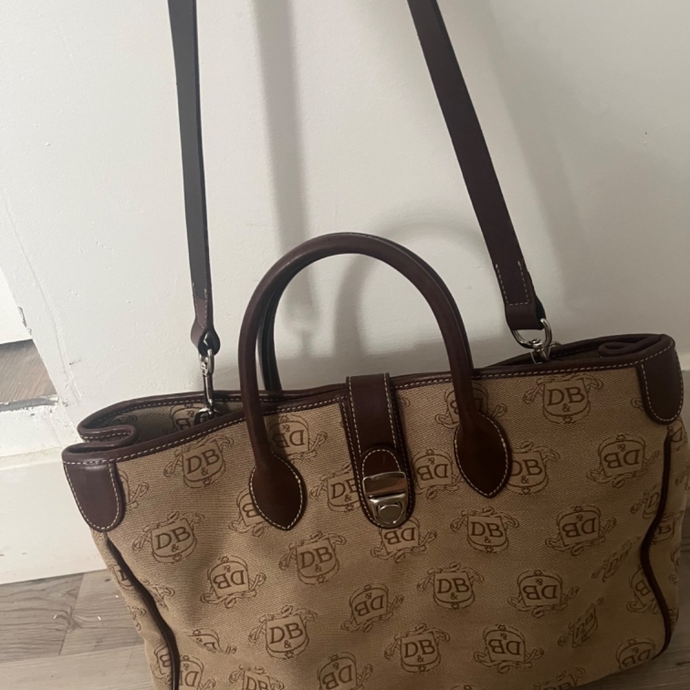 Dooney and Bourke Large Purse Logo Shoulder Bag - Picture 2 of 7